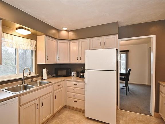 4th image of 736 Robinwood Dr