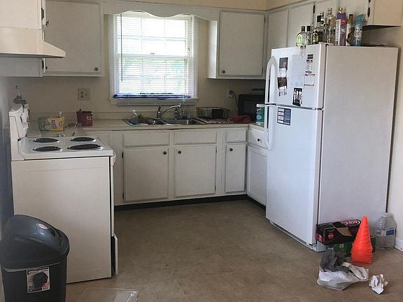 5th image of 1300 Canonero Dr #B