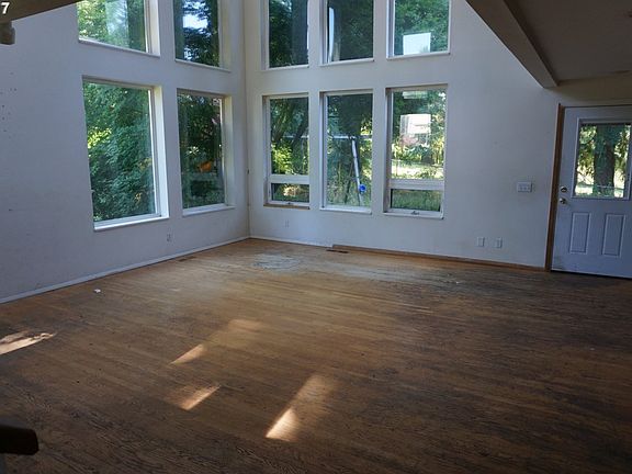 4th image of 28119 NE 72nd Ave