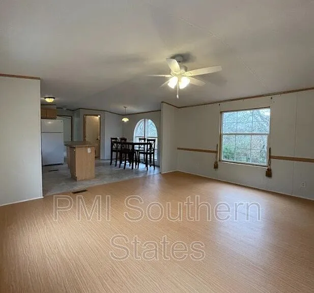 1374 Meadowlark Ln — Photo 3