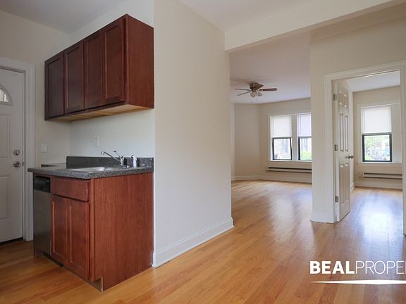 3rd image of 3724 N Pine Grove Ave #S1