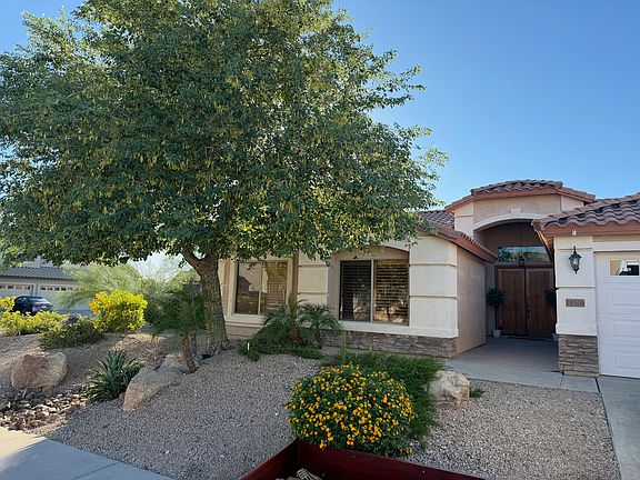 Front door / entry area