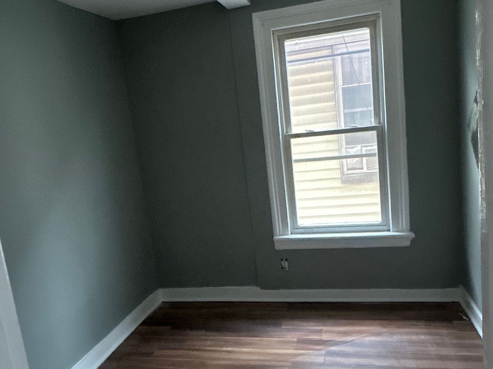 2nd image of 295 Shelton St APT 2