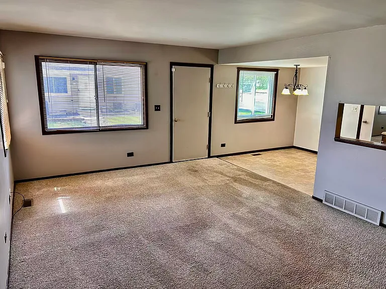 2S701 Winchester Cir E #3 — Photo 7