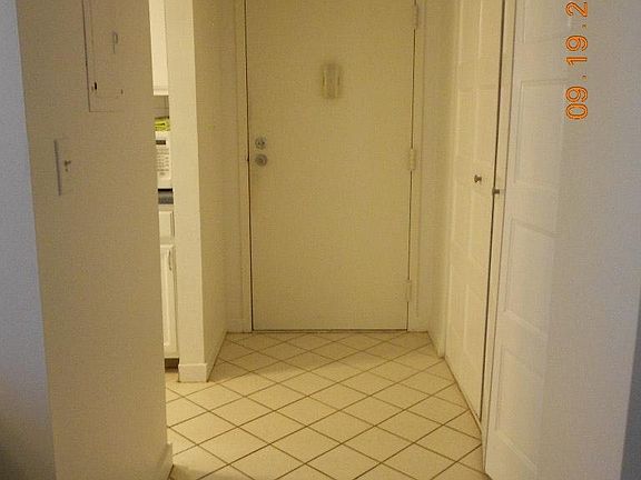 Foyer/Front Entrance