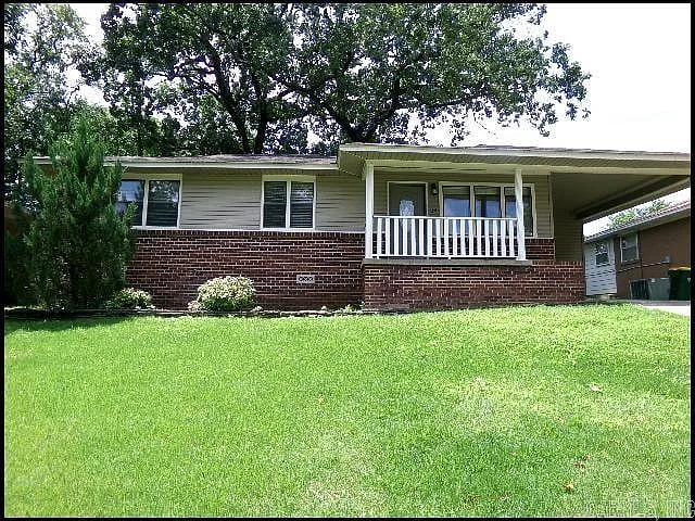 134 Sheridan Rd — Photo 2
