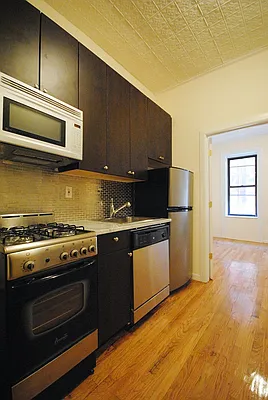 Rented by Bold New York | media 33