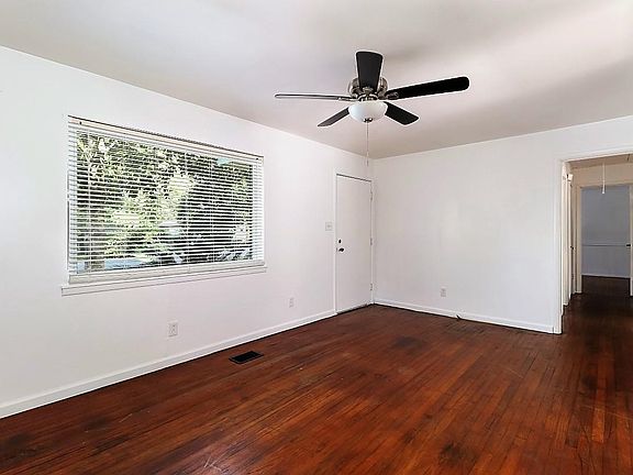 4th image of 118 Bowman Ave #9