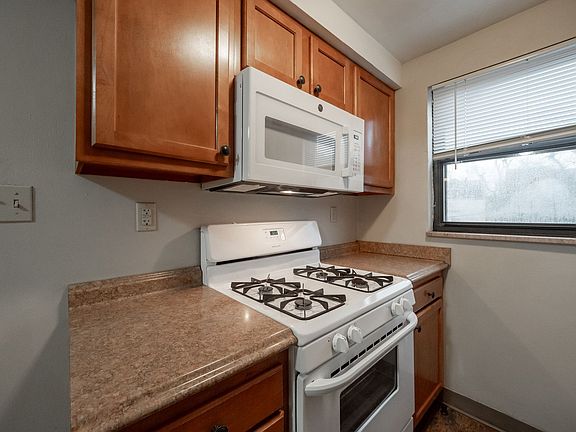 3rd image of 29 Cedar Blvd APT 16