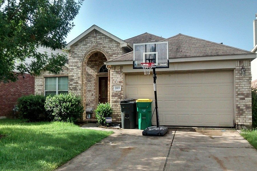 1st image of 1915 Majestic Ln