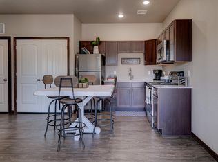 400 E Elk St #4D, Carthage, MO 64836