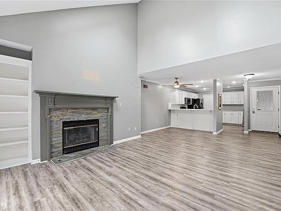 4th image of 212 E Hansen Ct