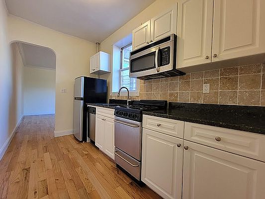 3rd image of 447 W 43rd St APT 2C