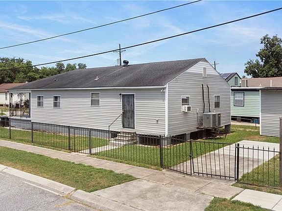 4th image of 6003 Baccich St