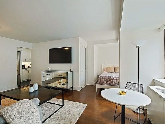 3rd image of 300 E 64th St APT 6J