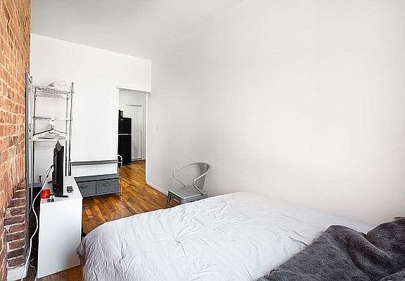 4th image of 156 E 102nd St #1F