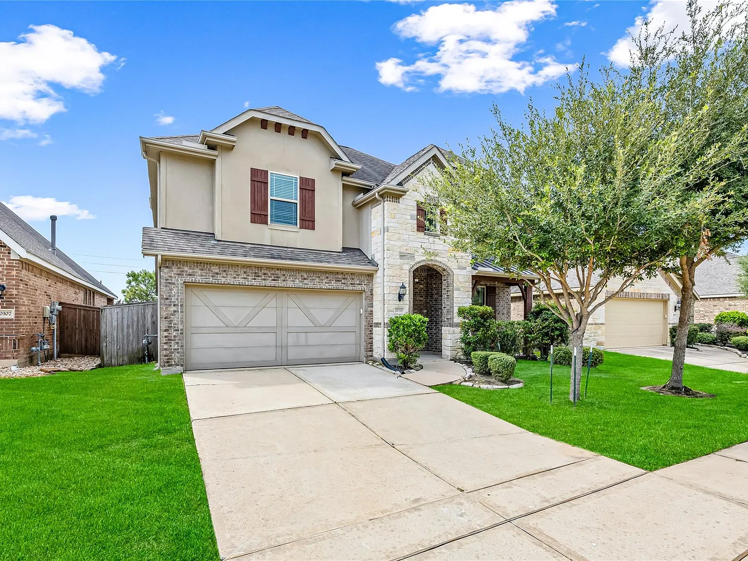 4 bed, 2.5 bath, 2840 sqft, $3,000 — Photo 2