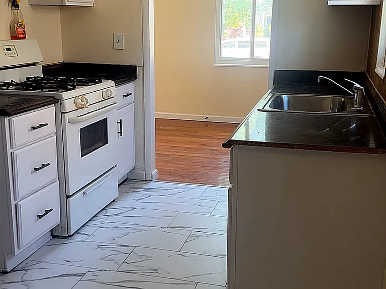 13902 Elsetta Ave — Photo 2