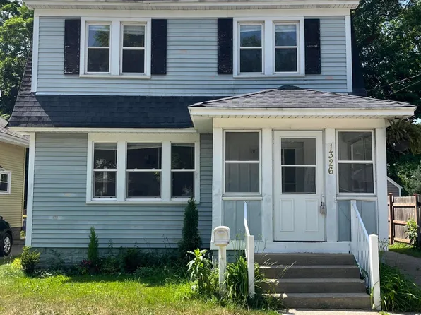 1326 Dickinson St SE, Grand Rapids, MI 49507