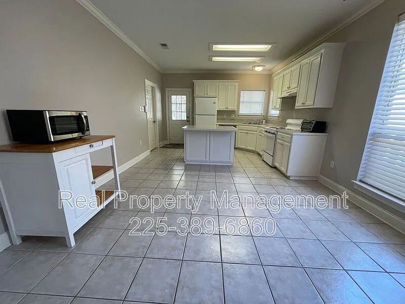 3 bed, 2.0 bath, 1590 sqft, $1,700 — Photo 4