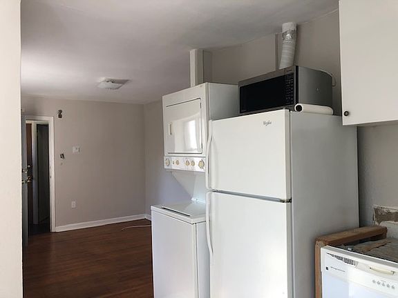 2nd image of 131 Green Ln #2R
