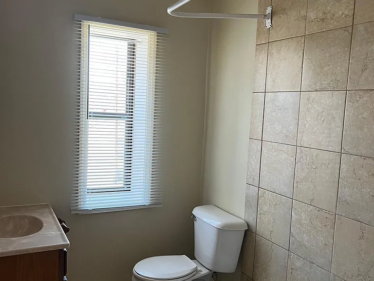 905 Kilian Blvd SE — Photo 12