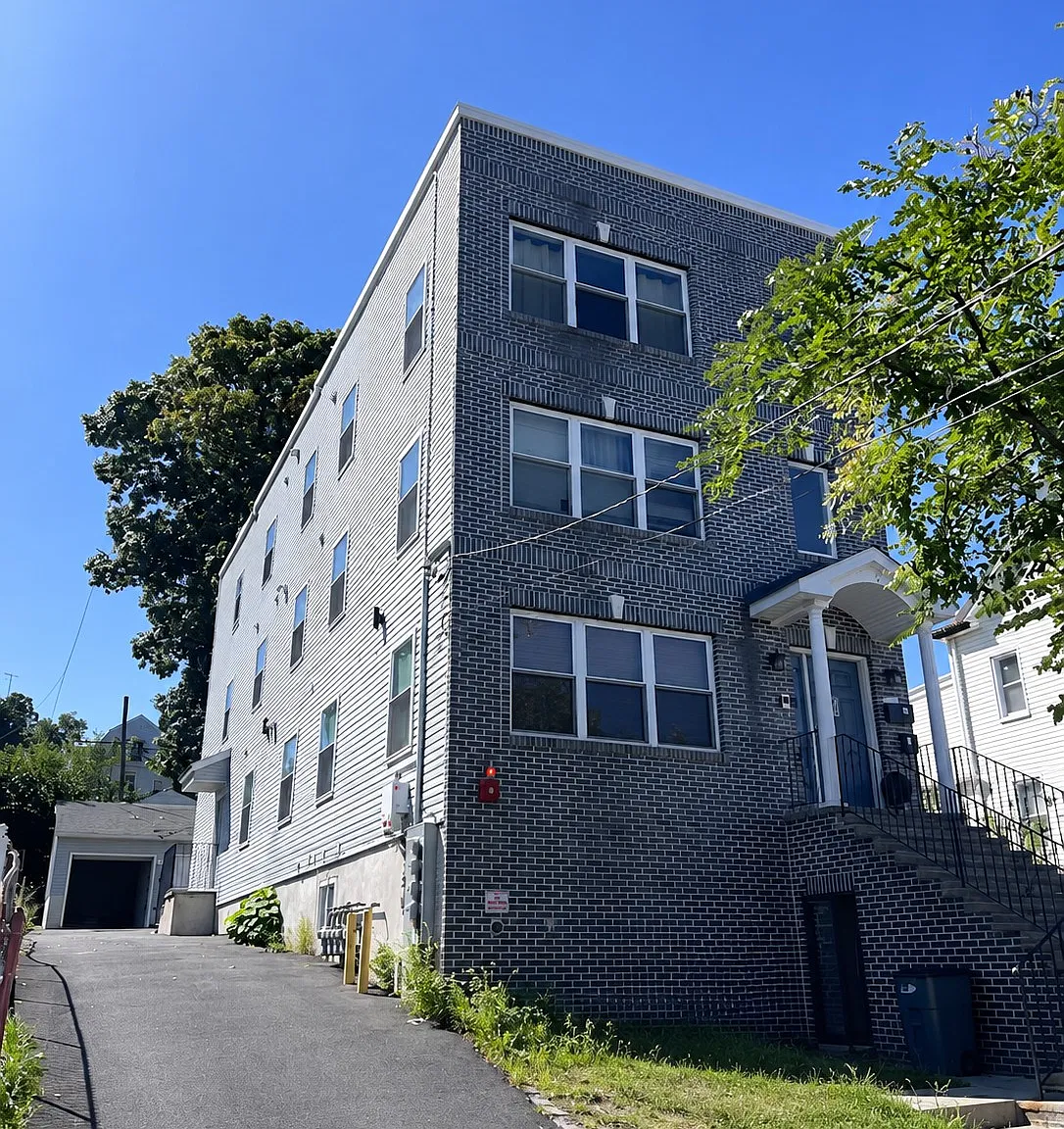 3 bed, $2,700 — Photo 2