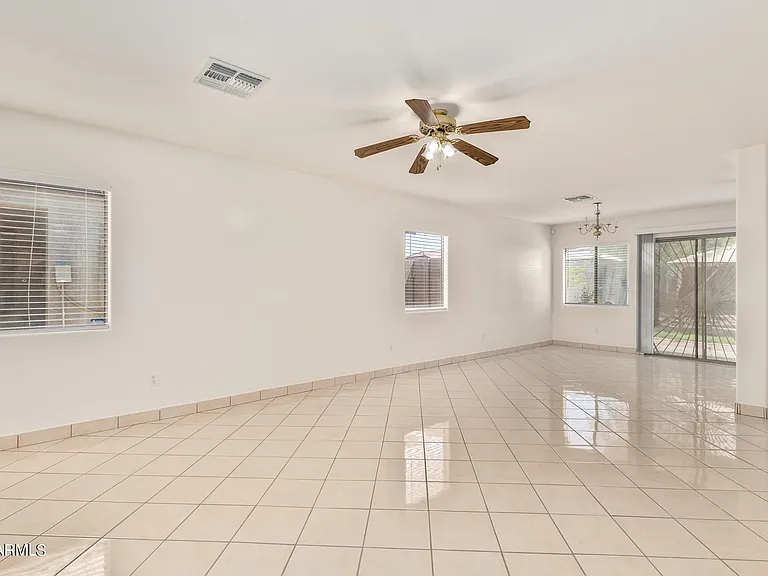 1525 W Burgess Ln — Photo 5