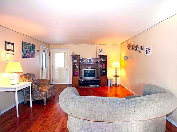 2nd image of 17115 NE 16th Pl