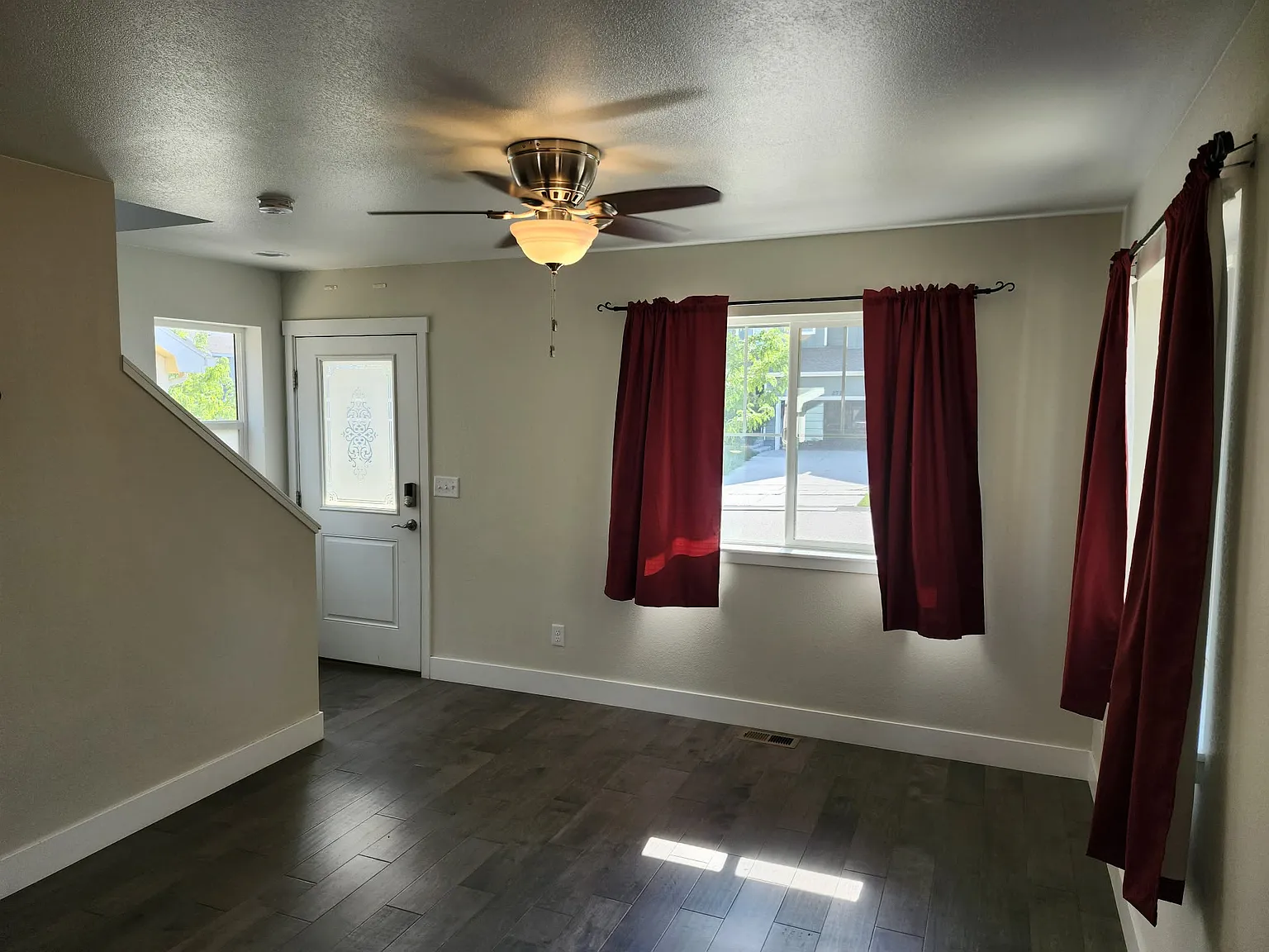 2 bed, 1.5 bath, 896 sqft, $2,400 — Photo 3