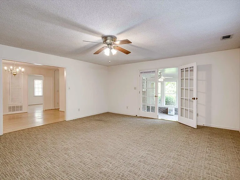 552 Whitehead Dr — Photo 12