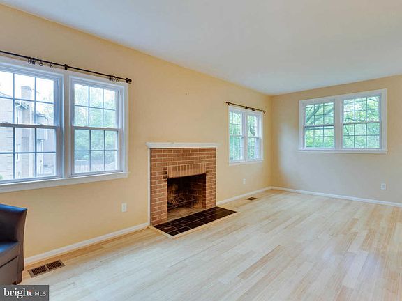 3rd image of 2815 Balliett Ct