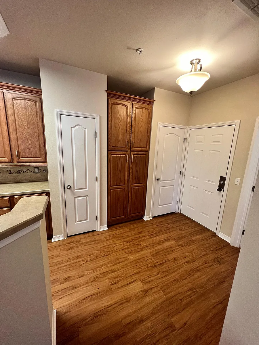 Building Photo - 1410 Villa Capri Cir #306