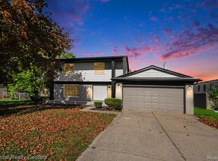 18444 Addison Dr, Southfield, MI 48075