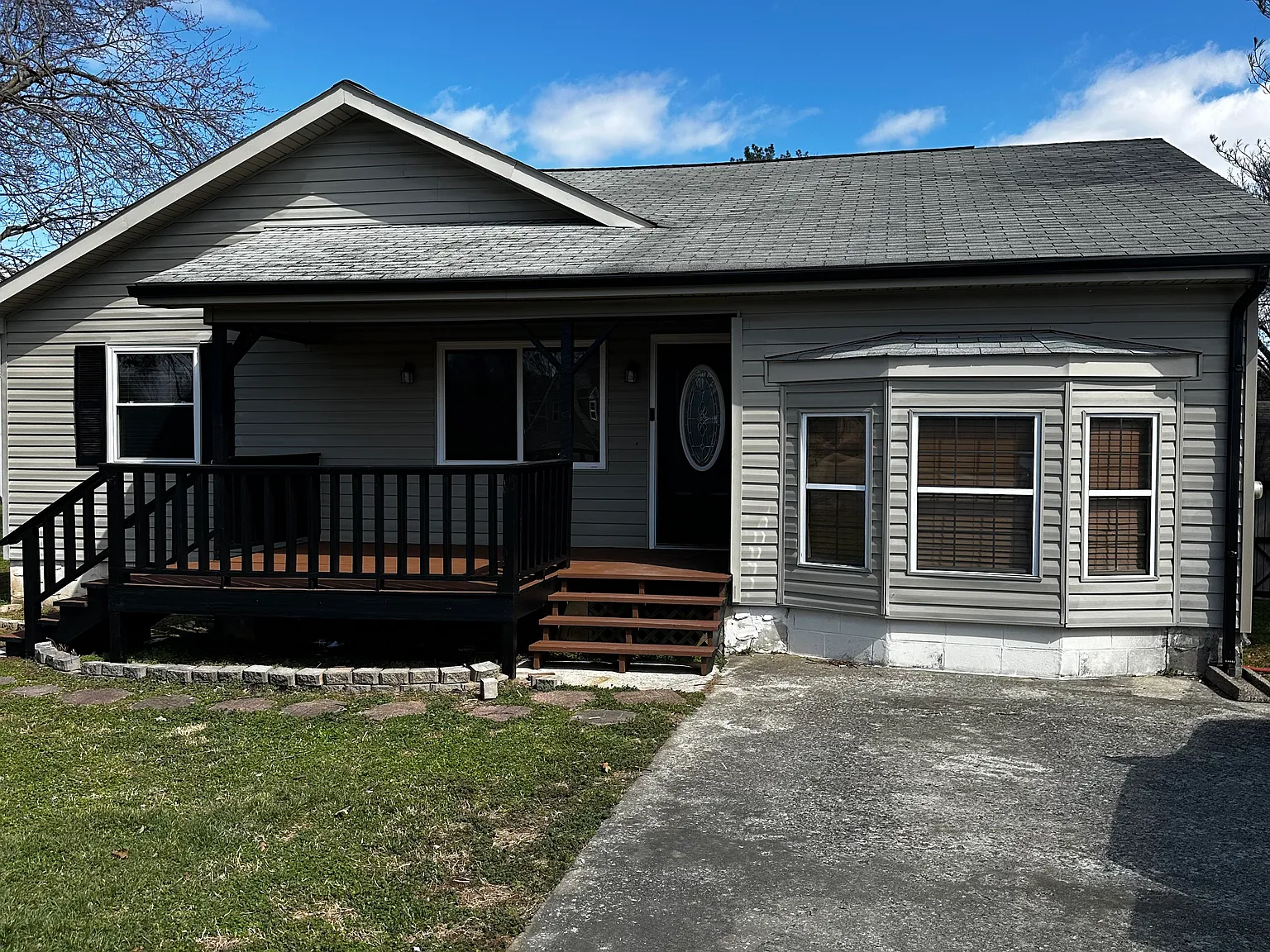 3 bed, 1300 sqft, $1,900 — Photo 2