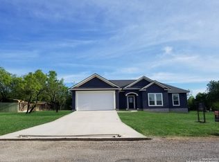 605 County Road 3823, San Antonio, TX 78253