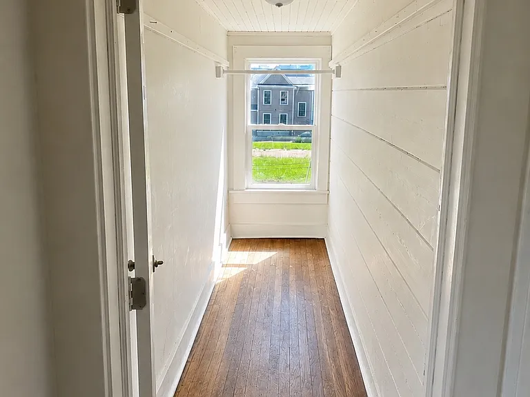 204 Seneca St #2 — Photo 4
