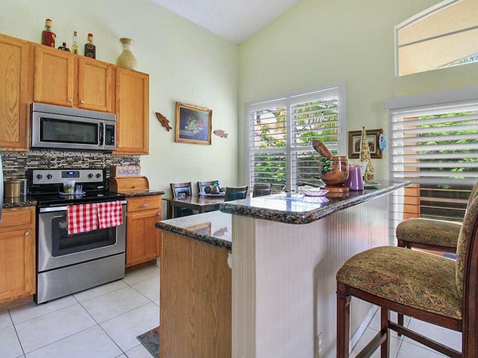 1st image of 9567 Lago Dr