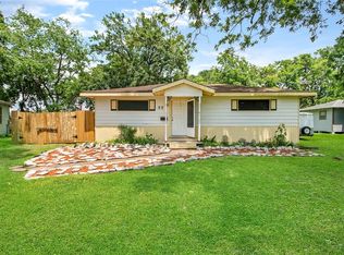 55 Davidson Dr, Clute, TX 77531