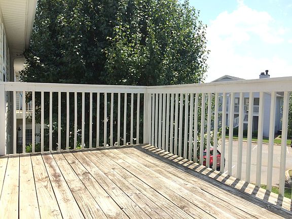 3rd image of 126 River Oaks Ct