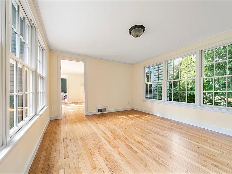 131 Montvale Rd — Photo 24