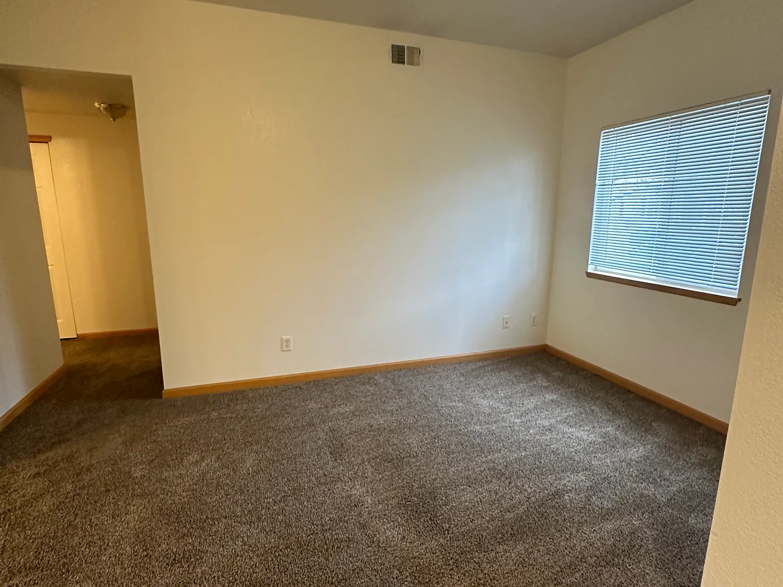 2 bed, 1000 sqft, $1,500 — Photo 3