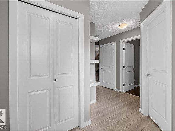 2nd image of 35 Prairie Gate