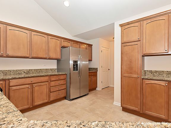 2nd image of 615 Schumann St