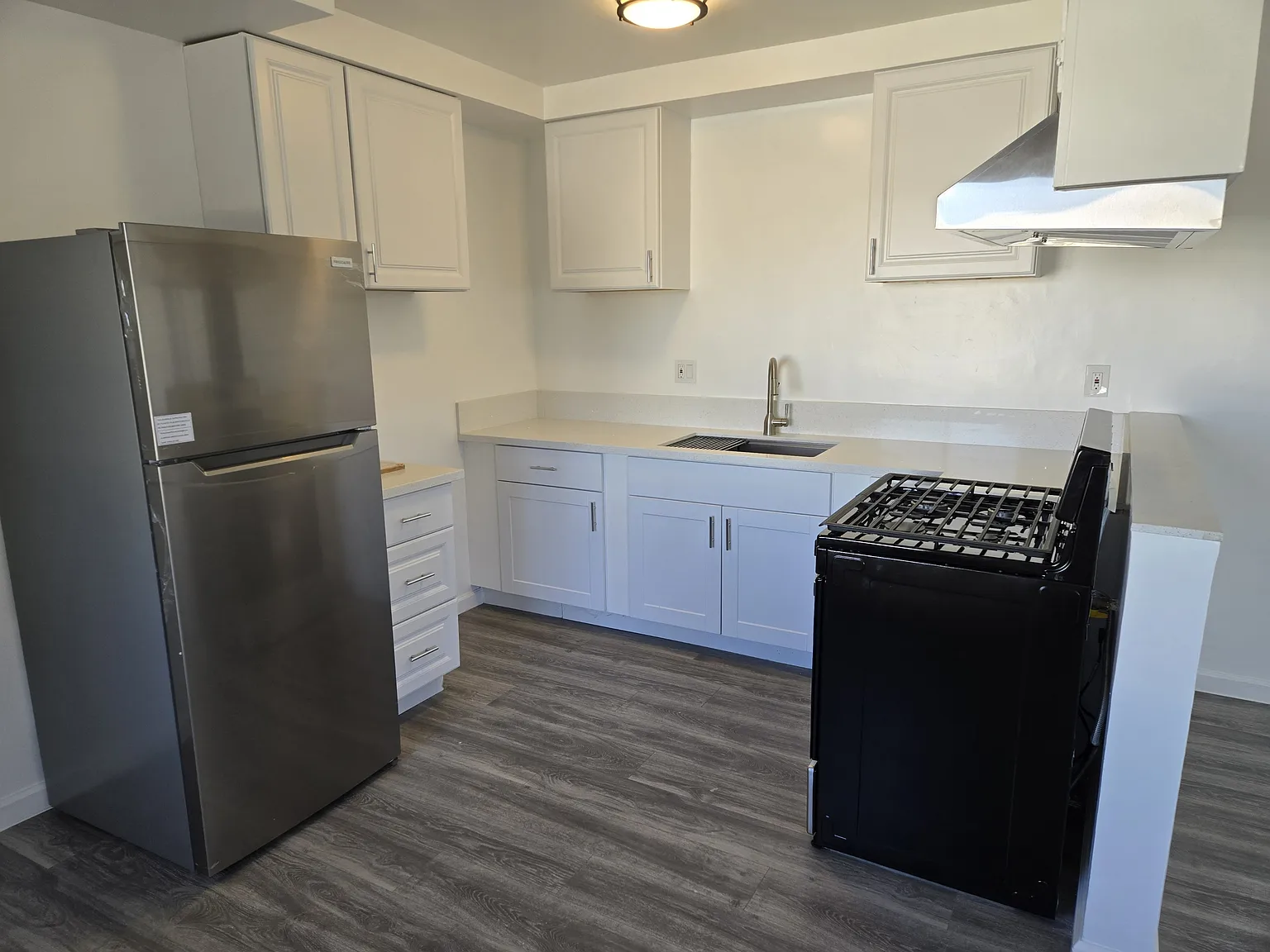 10228 Doty Avenue - 3 — Photo 3