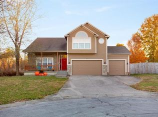 622 Roanke Dr, Raymore, MO 64083