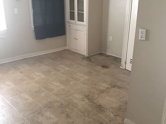 5th image of 3305 Moore Dr