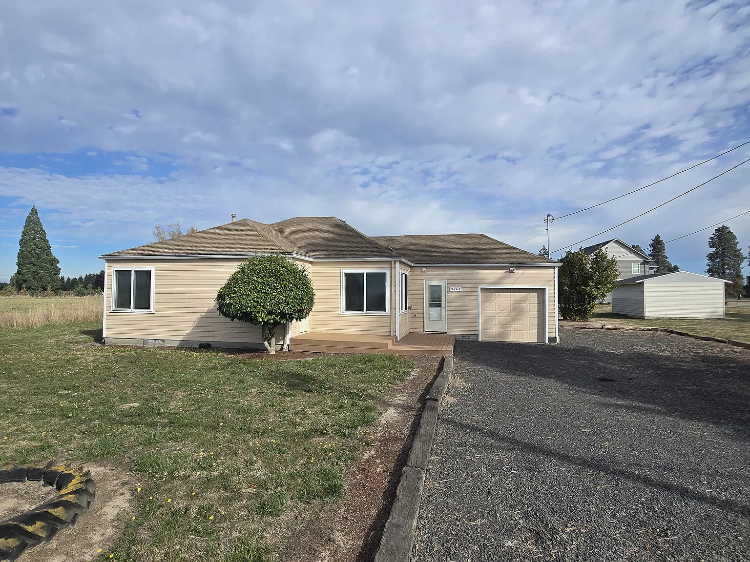 2 bed, 1000 sqft, $1,900 — Photo 1