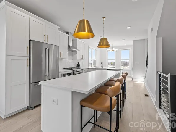 1925 Dunavant St, Charlotte, NC 28203