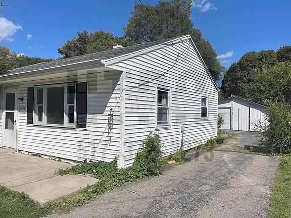 2nd image of 2216 Meadowlawn Dr